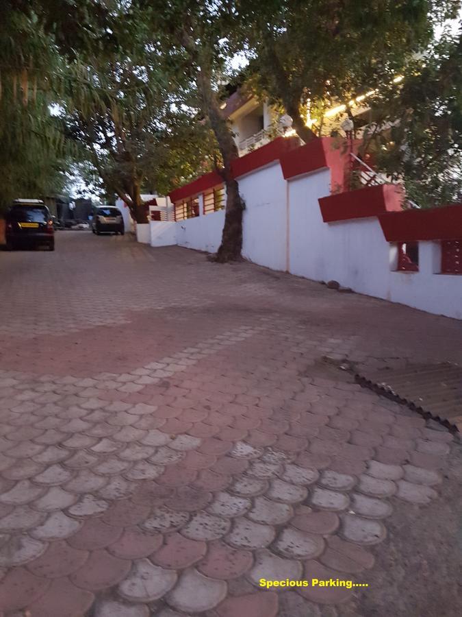Hotel Stone House Mahābaleshwar Exteriör bild
