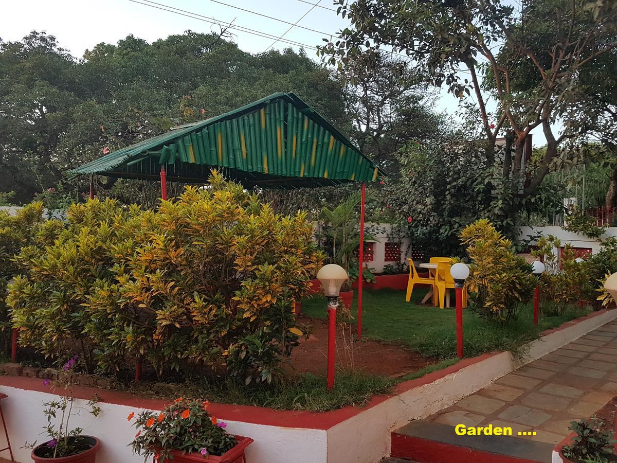 Hotel Stone House Mahābaleshwar Exteriör bild