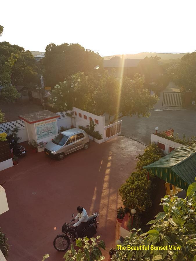 Hotel Stone House Mahābaleshwar Exteriör bild