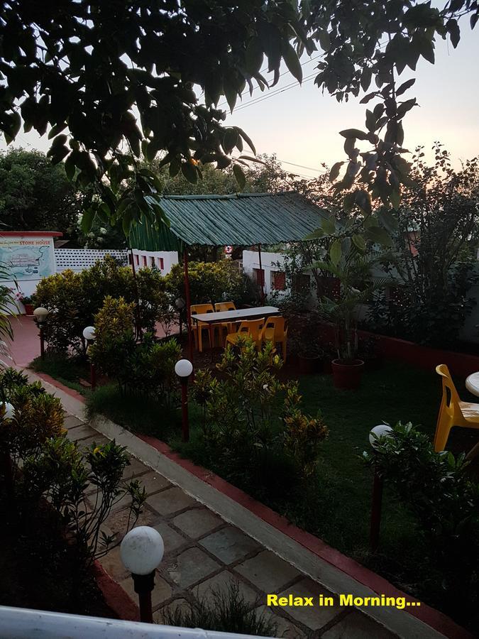 Hotel Stone House Mahābaleshwar Exteriör bild