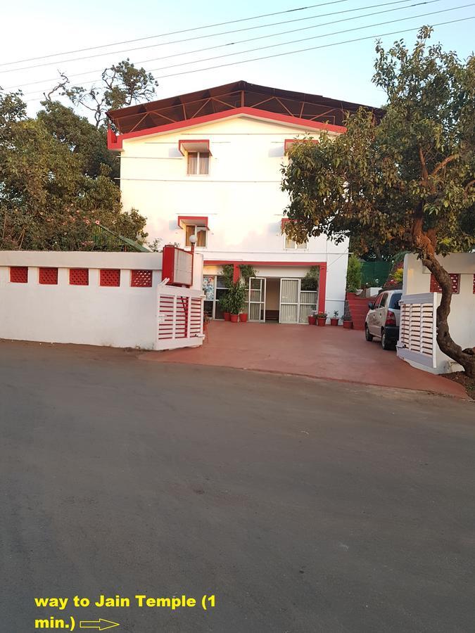 Hotel Stone House Mahābaleshwar Exteriör bild