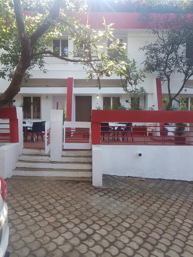 Hotel Stone House Mahābaleshwar Exteriör bild