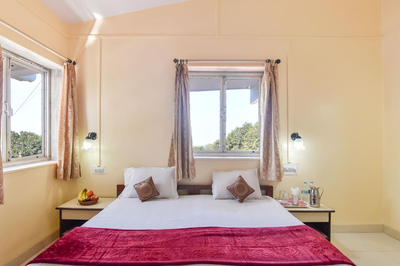 Hotel Stone House Mahābaleshwar Exteriör bild