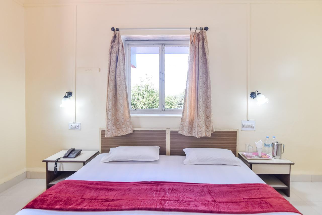 Hotel Stone House Mahābaleshwar Exteriör bild