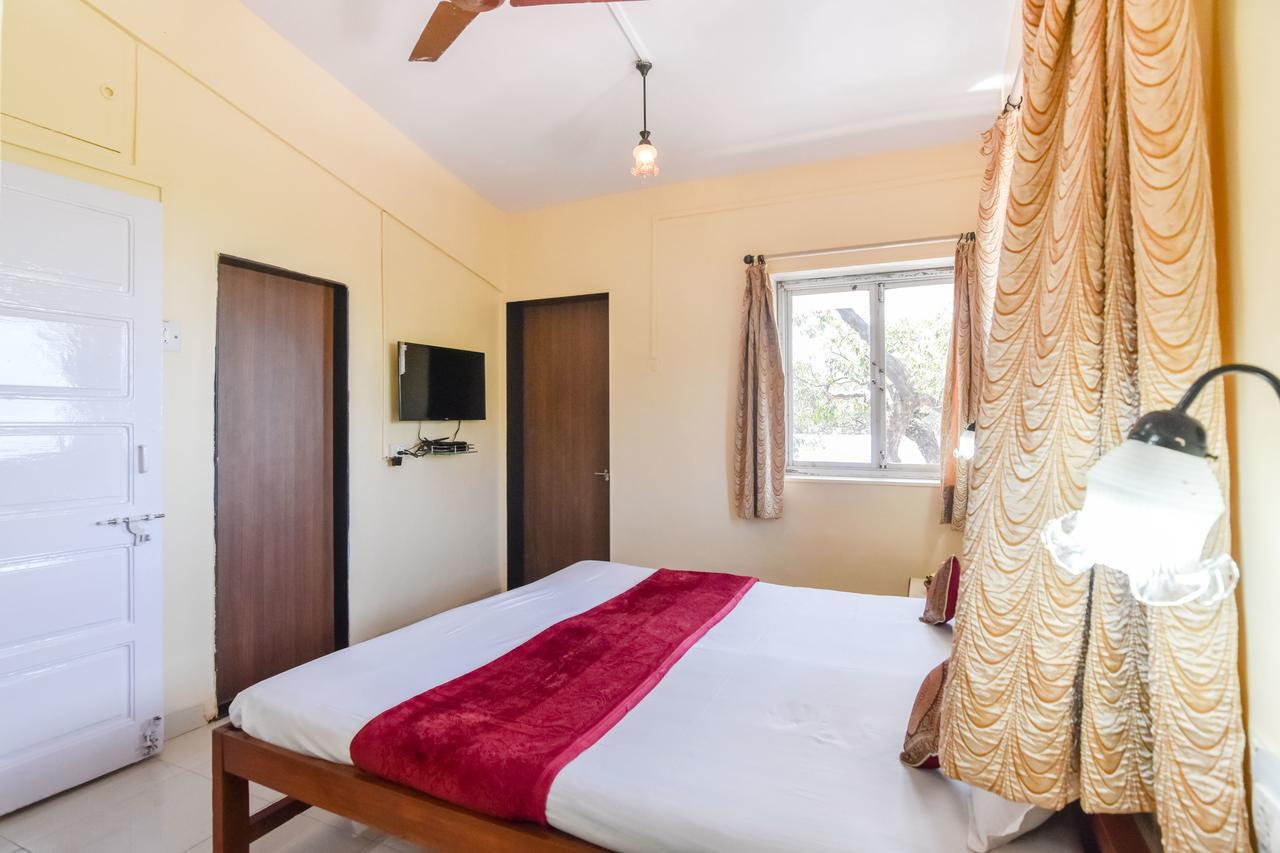 Hotel Stone House Mahābaleshwar Exteriör bild